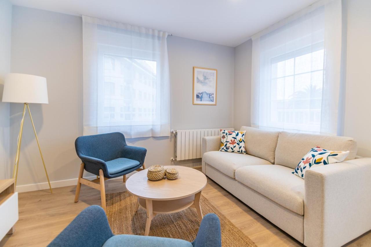 Villa Marta - Apartamentos Centricos Junto Al Mar カストロ・ウルディアレス エクステリア 写真
