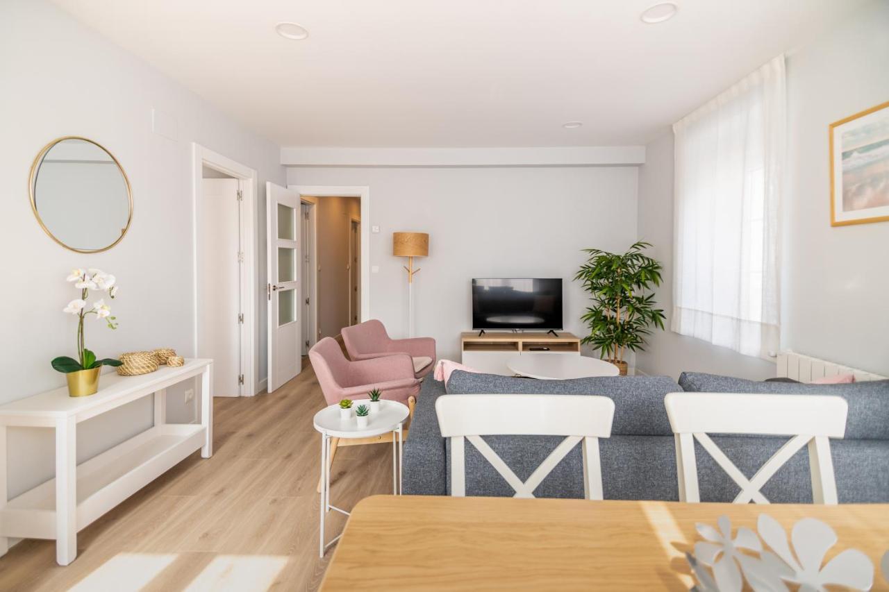 Villa Marta - Apartamentos Centricos Junto Al Mar カストロ・ウルディアレス エクステリア 写真